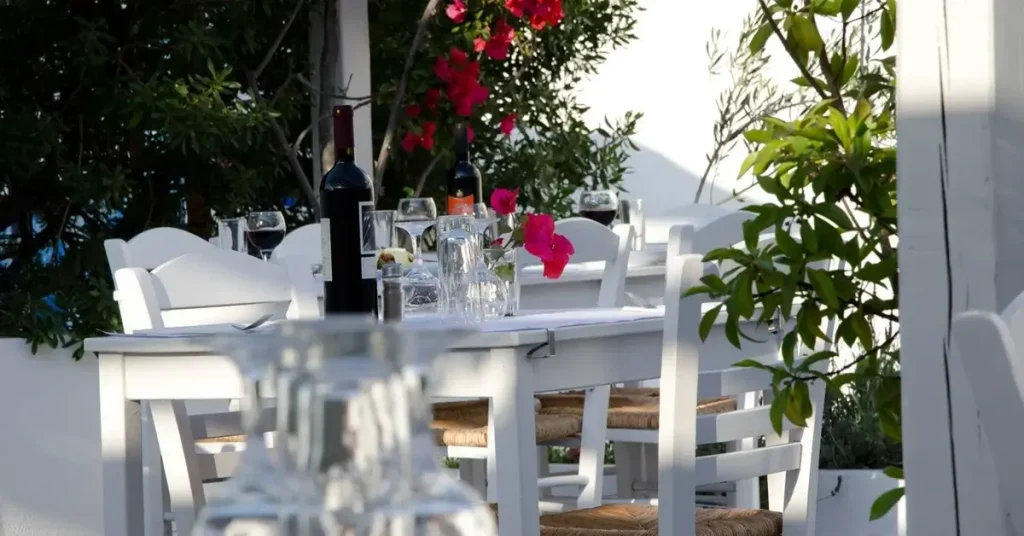 The quiet garden of Open Garden restaurant in Naoussa Paros. 