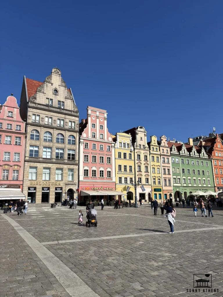 One day in Wroclaw Itinerary: vibrant pastel houses surrounding Wroclaw’s Old Town Market Square.