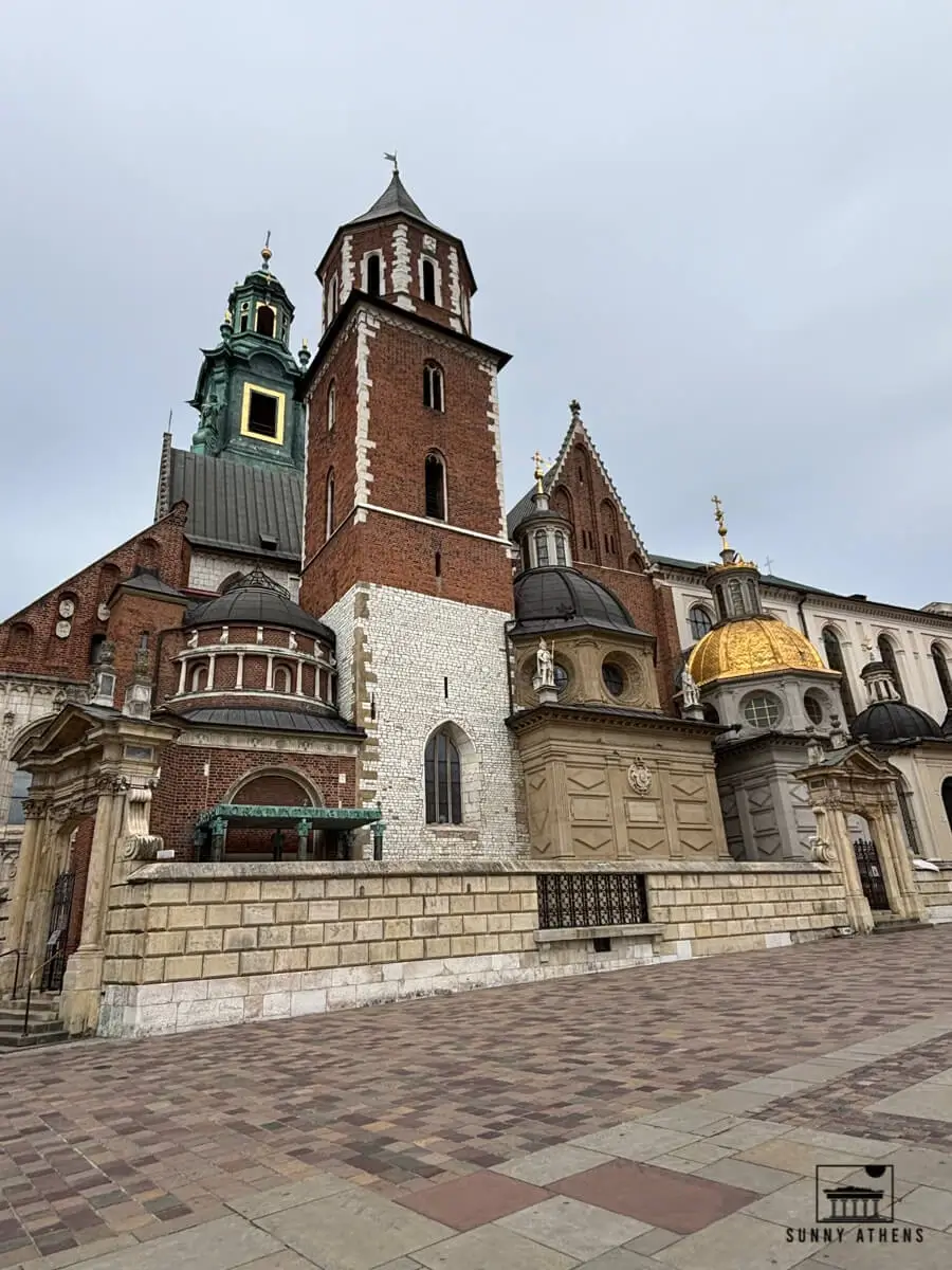 Krakow in 3 days: The Wawel Cathedral and Royal Castle exterior with its towers and golden dome