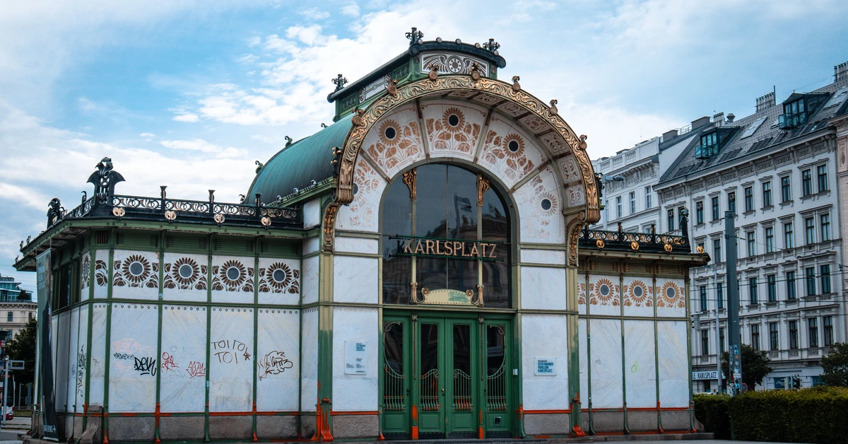 Front view of the historic Otto Wagner Stadtbahn pavilion at Karlsplatz in Vienna